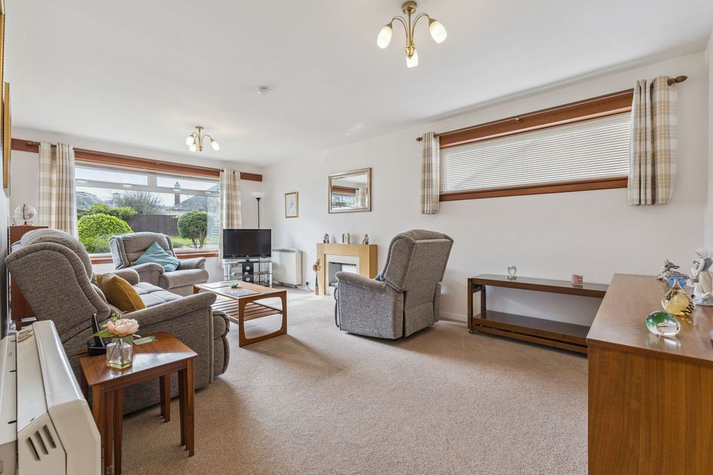 Property photo 2 of 21