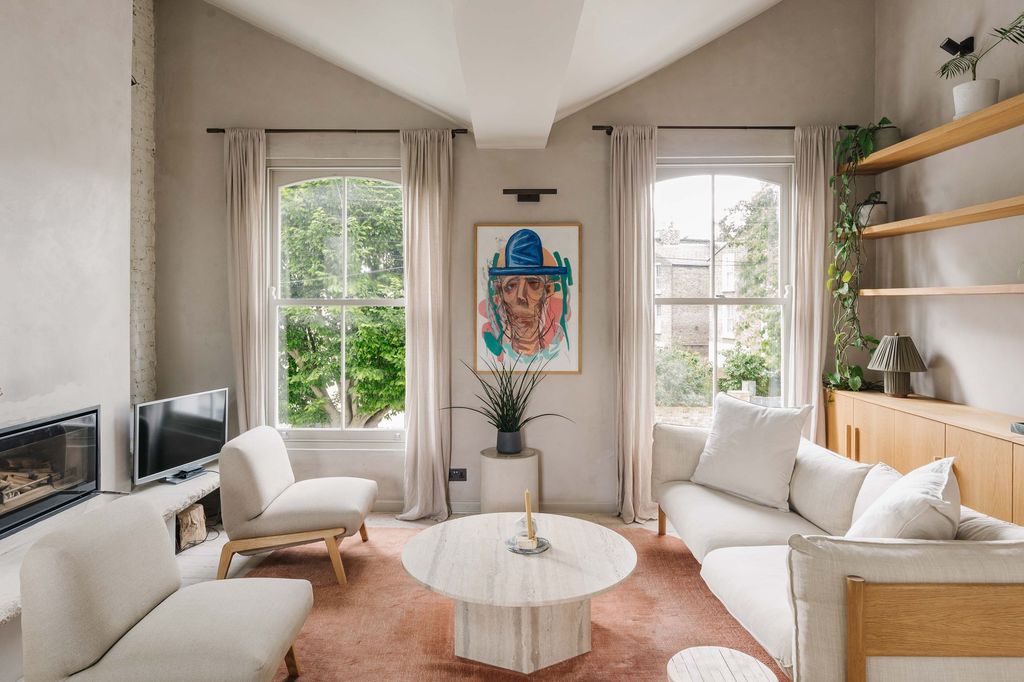 Property photo 1 of 15 Mayola Road E5