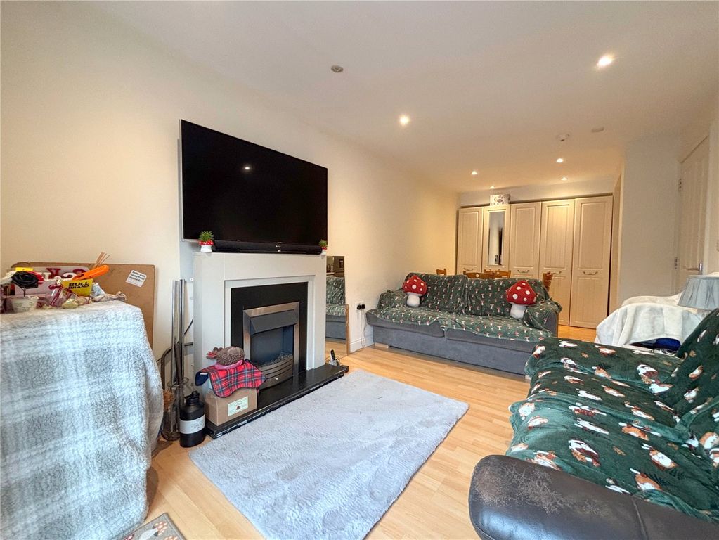 Property photo 3 of 8 Picture No. 09