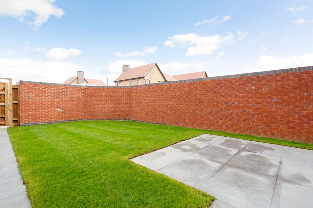 Property photo 2 of 18 6 Lamb Close 2966...