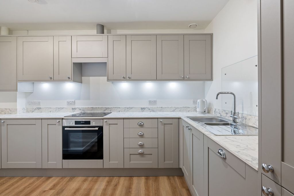 Property photo 3 of 16 Kitchen