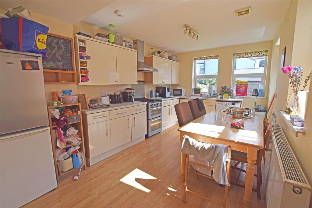 Property photo 1 of 13 Kitchen.Jpg