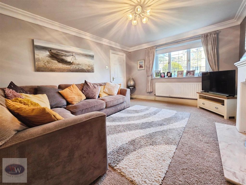 Property photo 3 of 33 Living Room