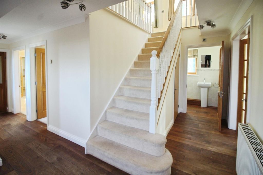 Property photo 2 of 24 Entrance Vestibule