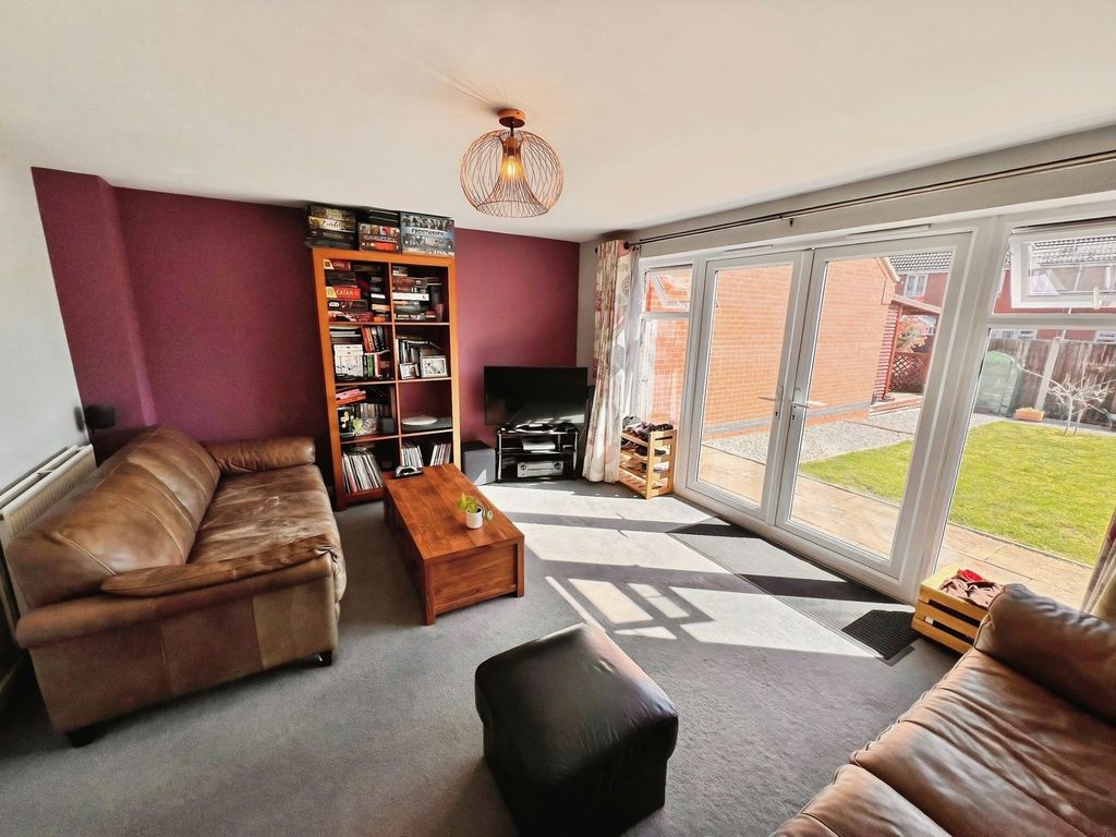 Property photo 2 of 18 Lounge