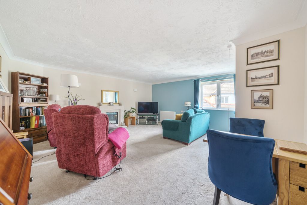 Property photo 2 of 9 1327285-4-687933c...