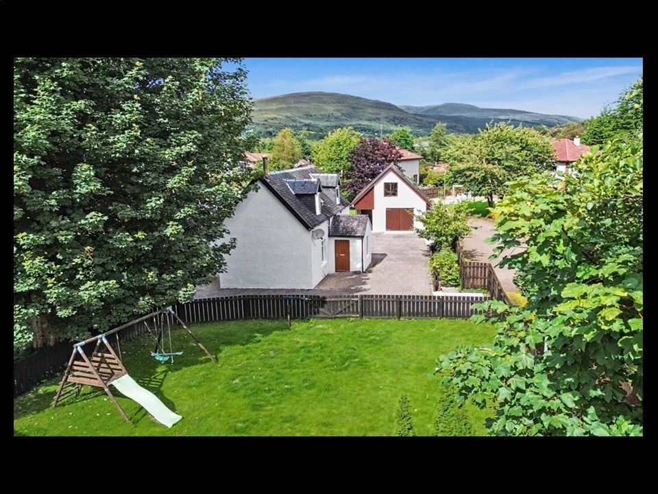 Property photo 2 of 95