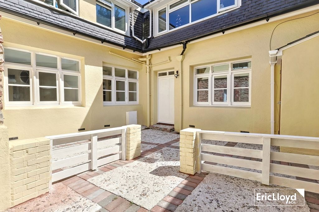 Property photo 1 of 9 Photo 10