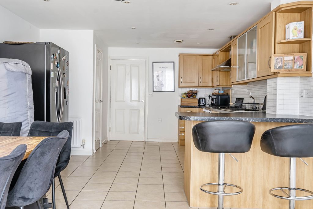 Property photo 3 of 17 Kitchen Diner