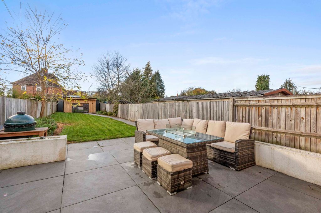 Property photo 3 of 18 68 Newtown Road, Sl7 1La (Low Res)-9