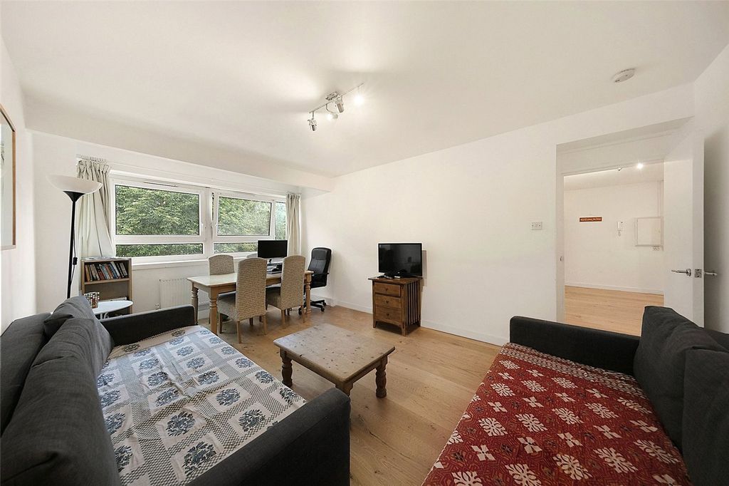 Property photo 3 of 13 Buxton Street, E1