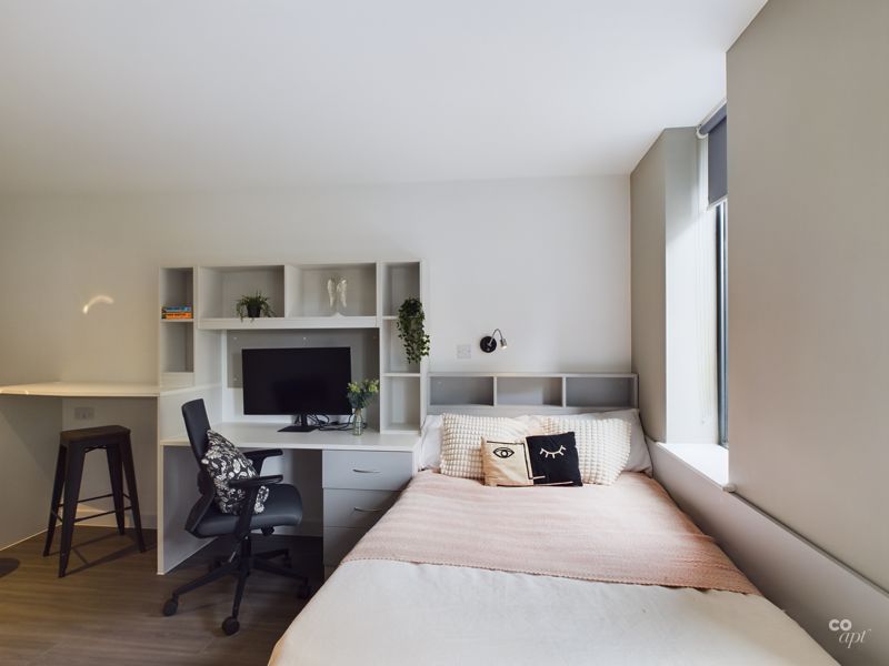 Property photo 1 of 6 Bedroom Area