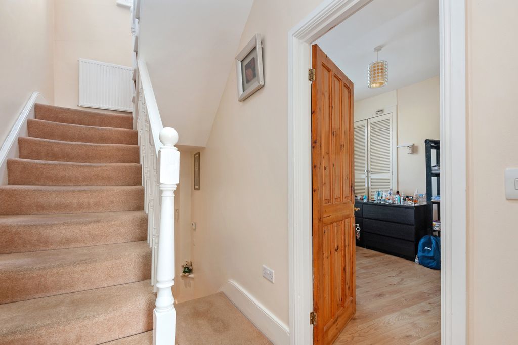Property photo 3 of 10 Split Level
