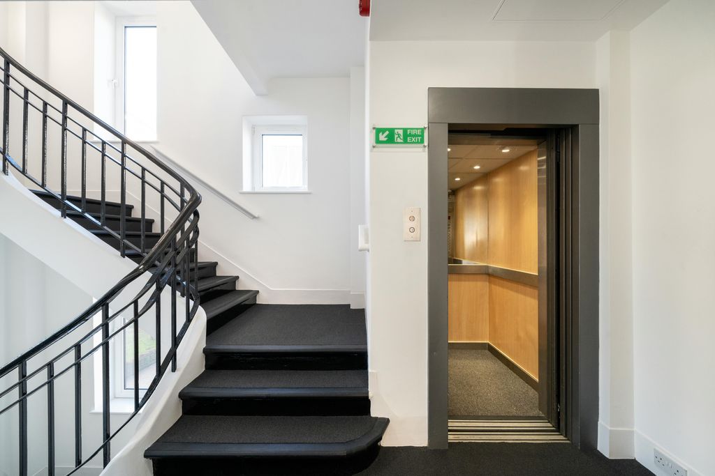 Property photo 3 of 14 291-299Boroughhighst-14.Jpg