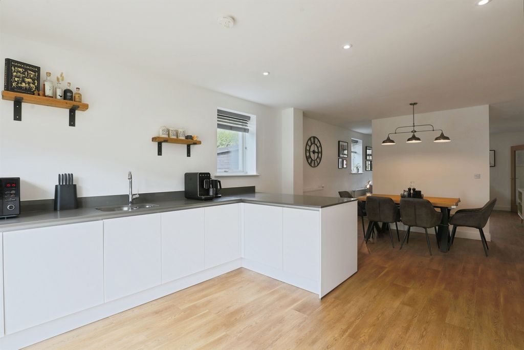 Property photo 3 of 29