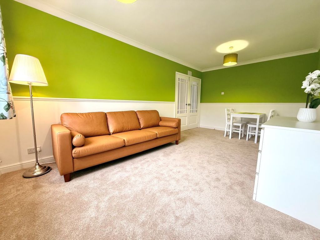 Property photo 1 of 11 Lounge