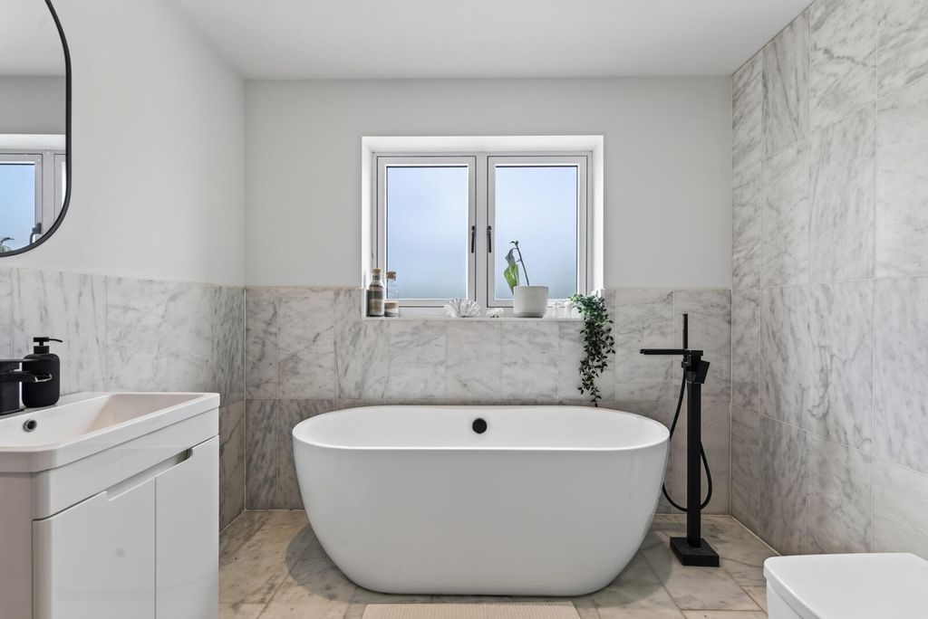 Property photo 3 of 29 Bathroom