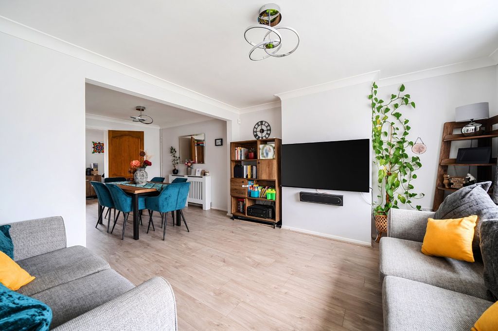 Property photo 2 of 18 Living Room