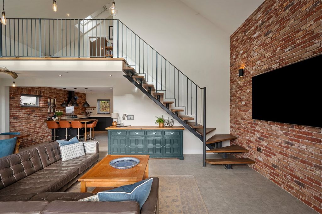 Property photo 3 of 23