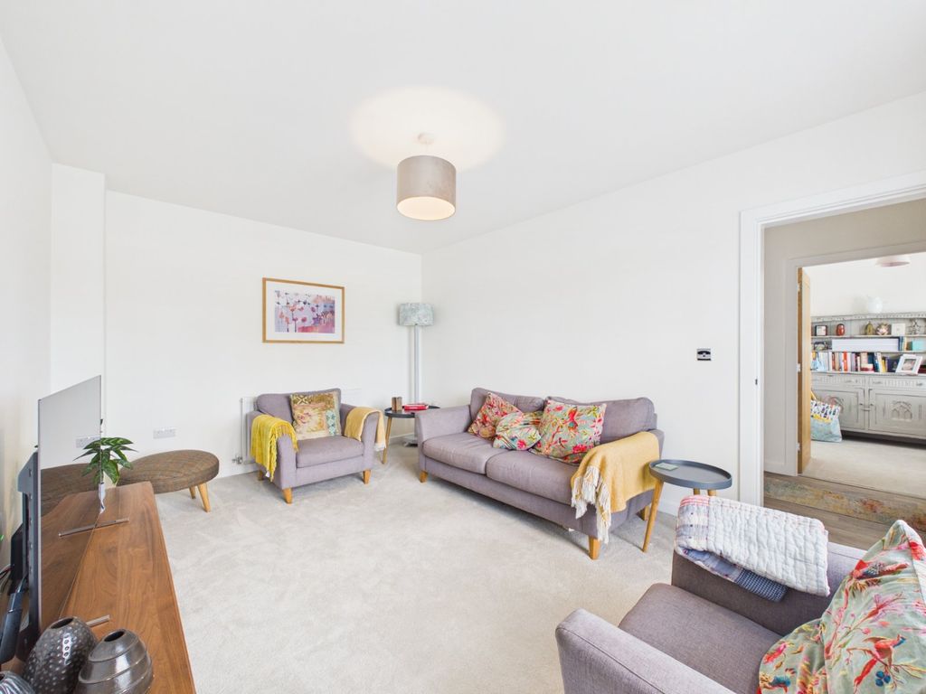 Property photo 3 of 27 Picture No. 02