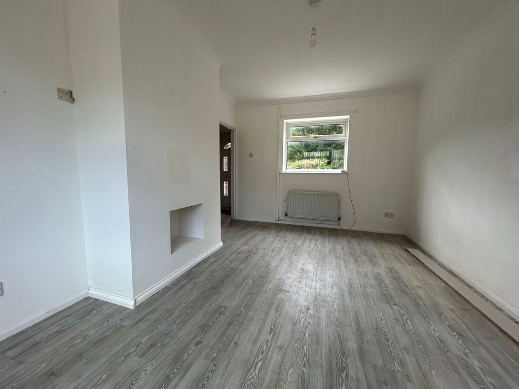 Property photo 2 of 9 1A9B4F77-6236-4d43-Be64-624Aaed3d1Bf