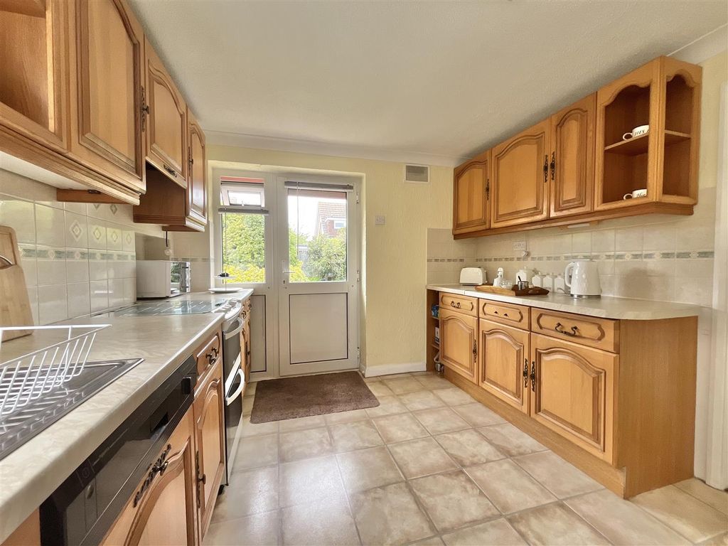 Property photo 3 of 22 Kitchen