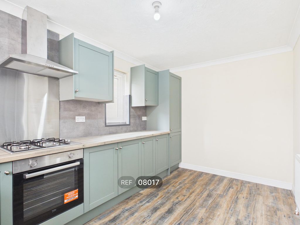 Property photo 3 of 17 Kitchen