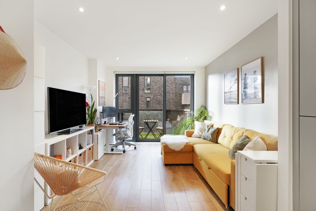 Property photo 1 of 11