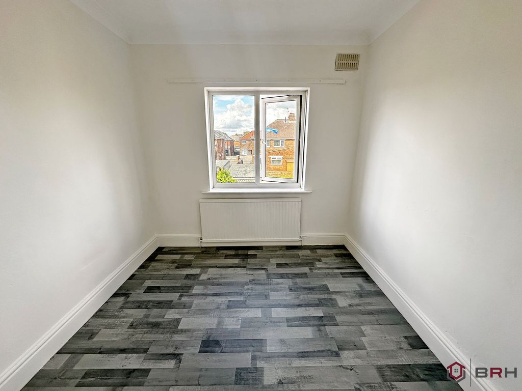 Property photo 3 of 27