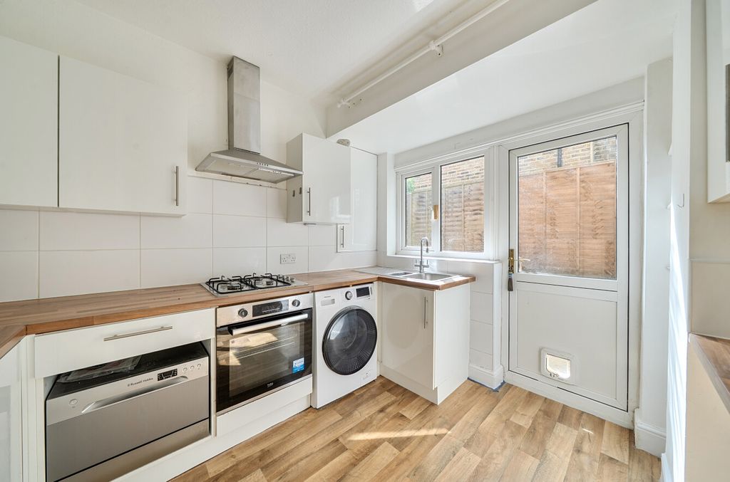 Property photo 3 of 14 1466704-14-6A0d76...