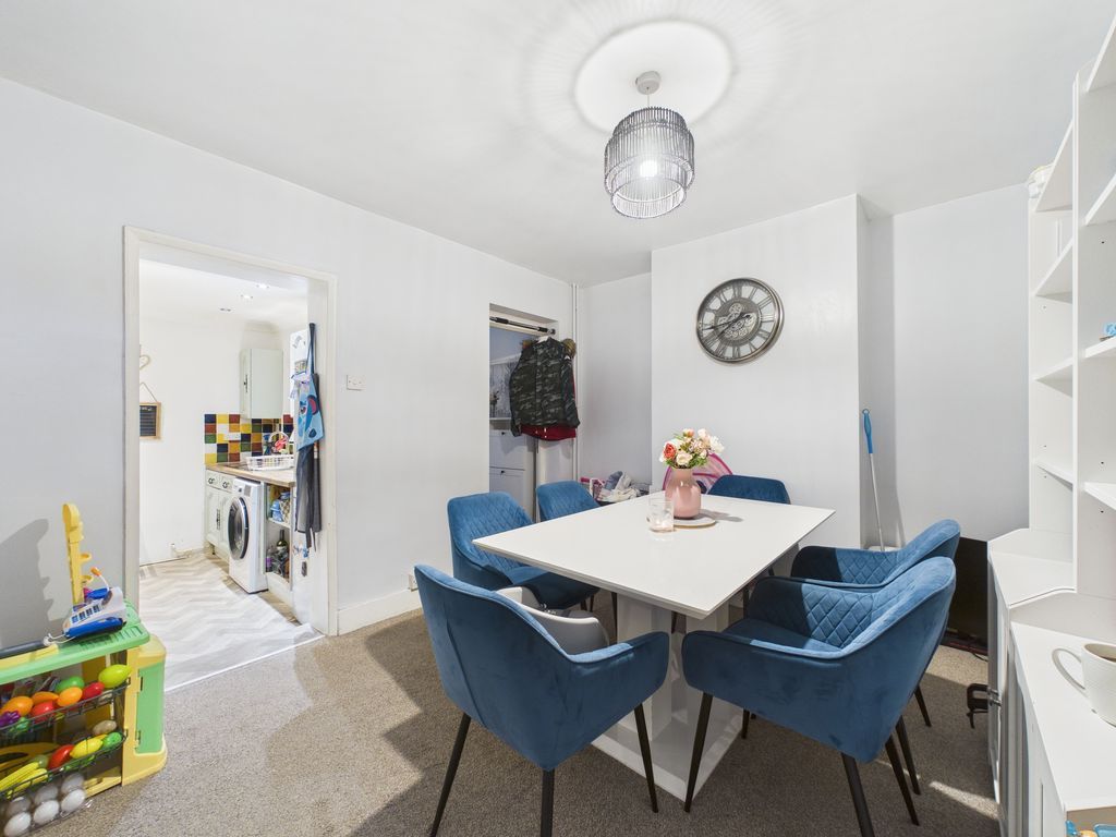 Property photo 2 of 9 Photo 3