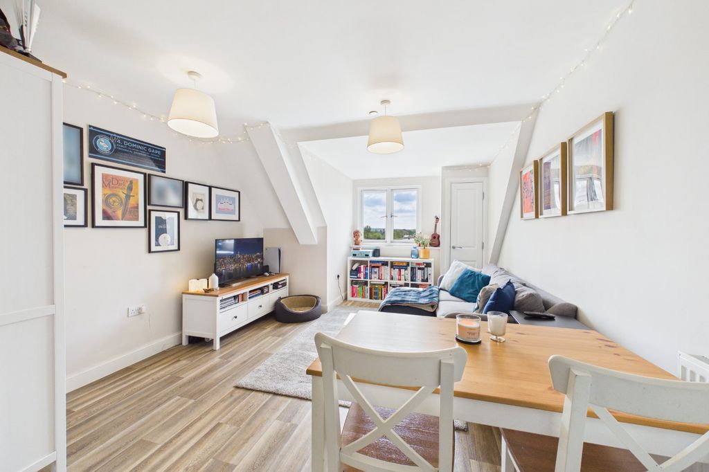 Property photo 2 of 9 Picture No. 08