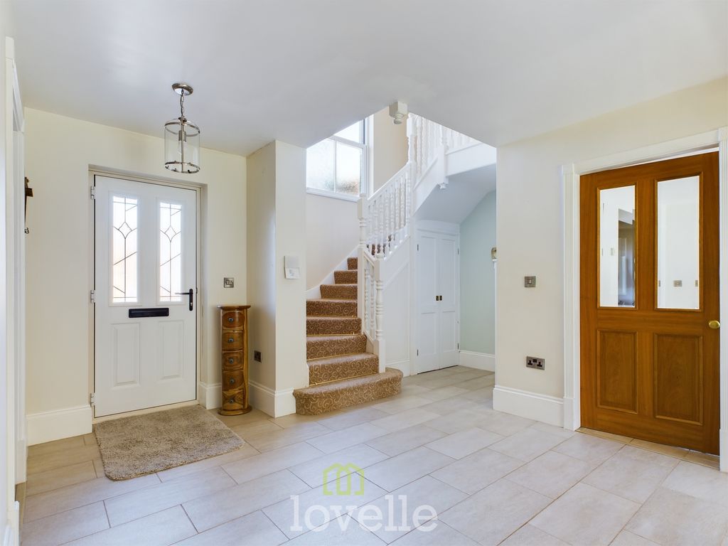 Property photo 3 of 32