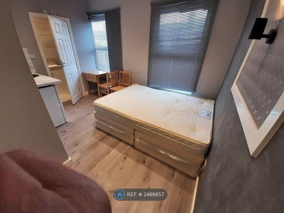 Property photo 2 of 27