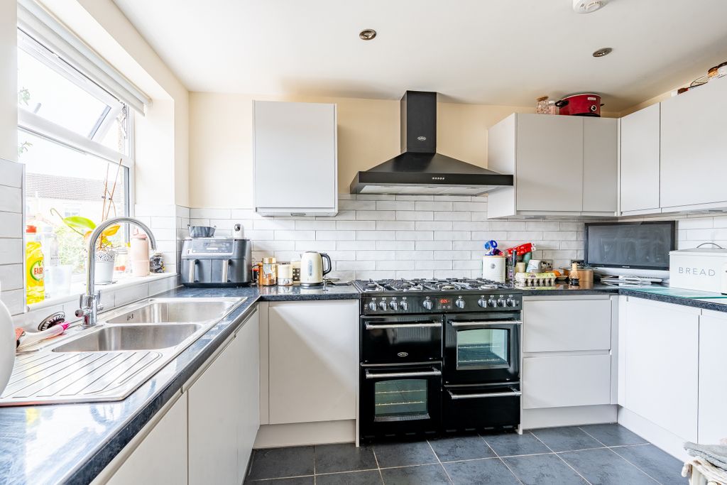 Property photo 3 of 18 3