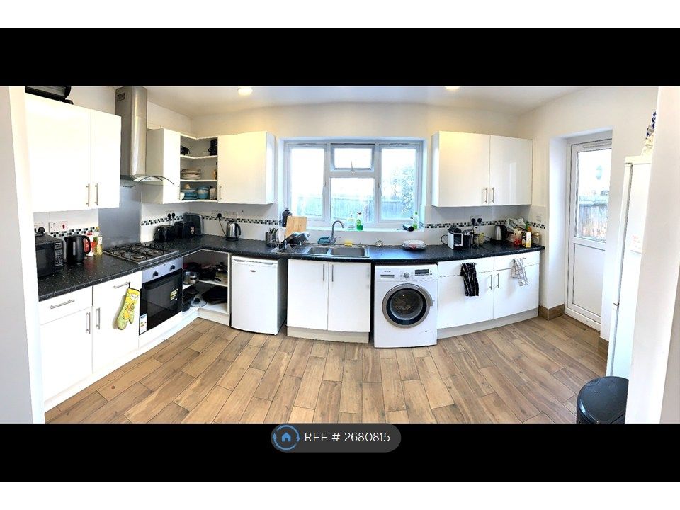 Property photo 2 of 8 Kitchen