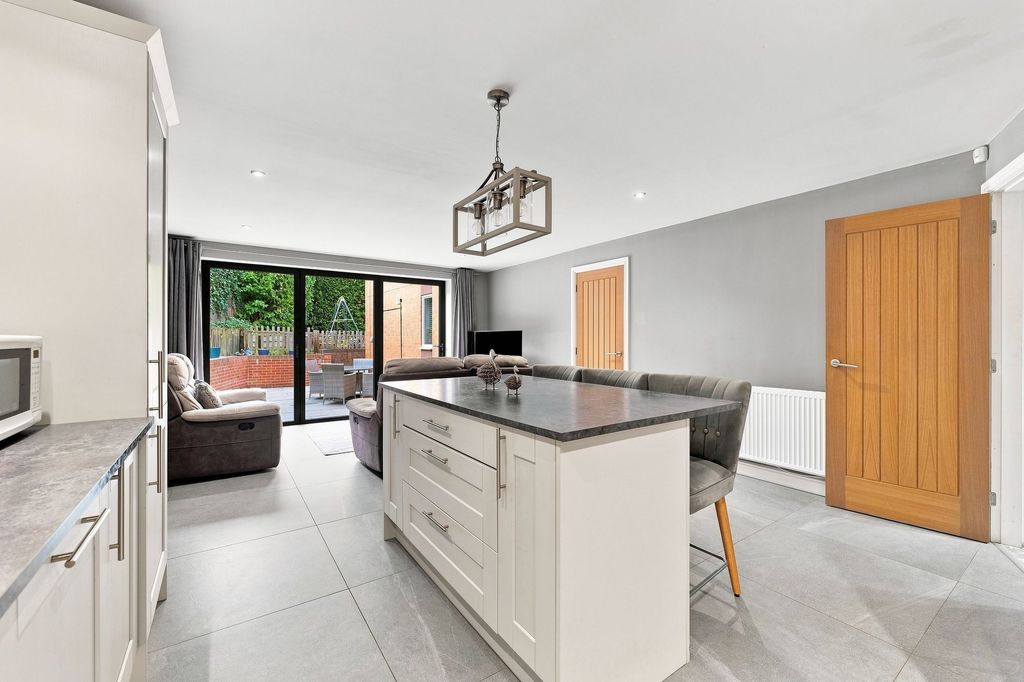 Property photo 2 of 53