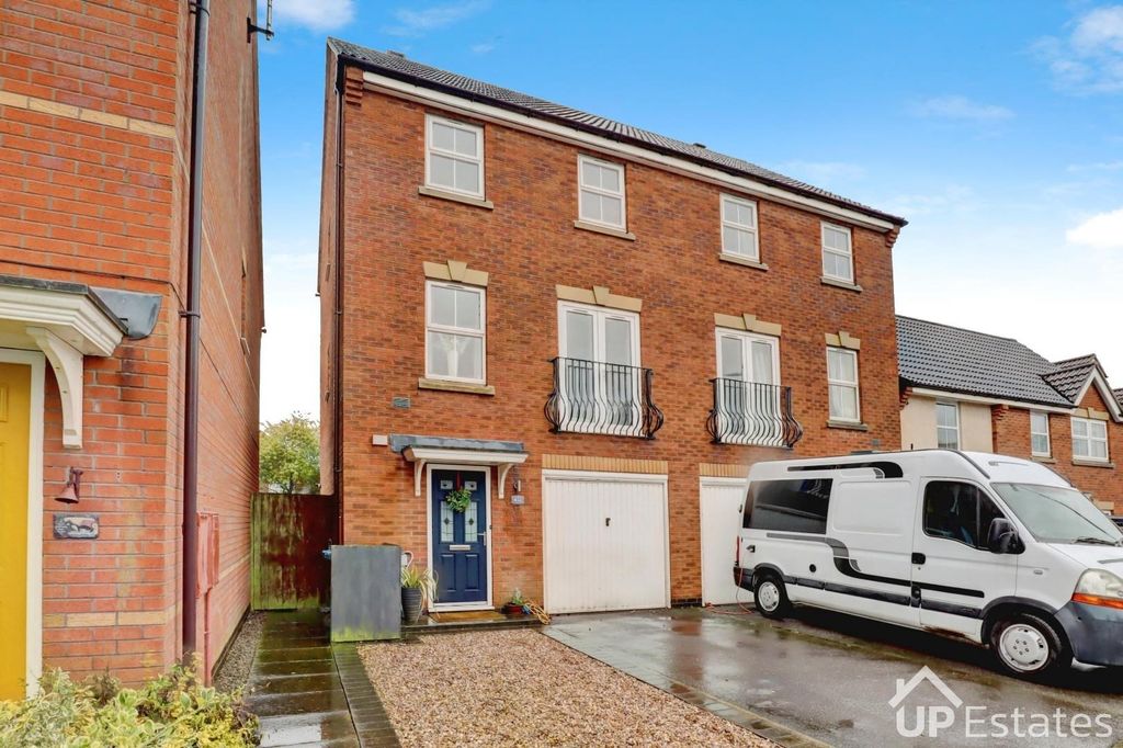 Property photo 1 of 17 Front Aspect