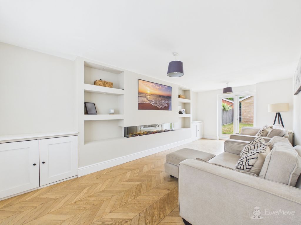 Property photo 3 of 22 Living Room- Mark Stephens Ewemove Newmarket And S