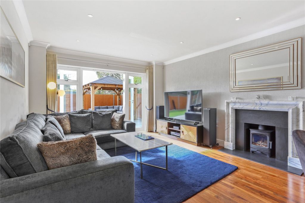 Property photo 3 of 27 Picture No. 32