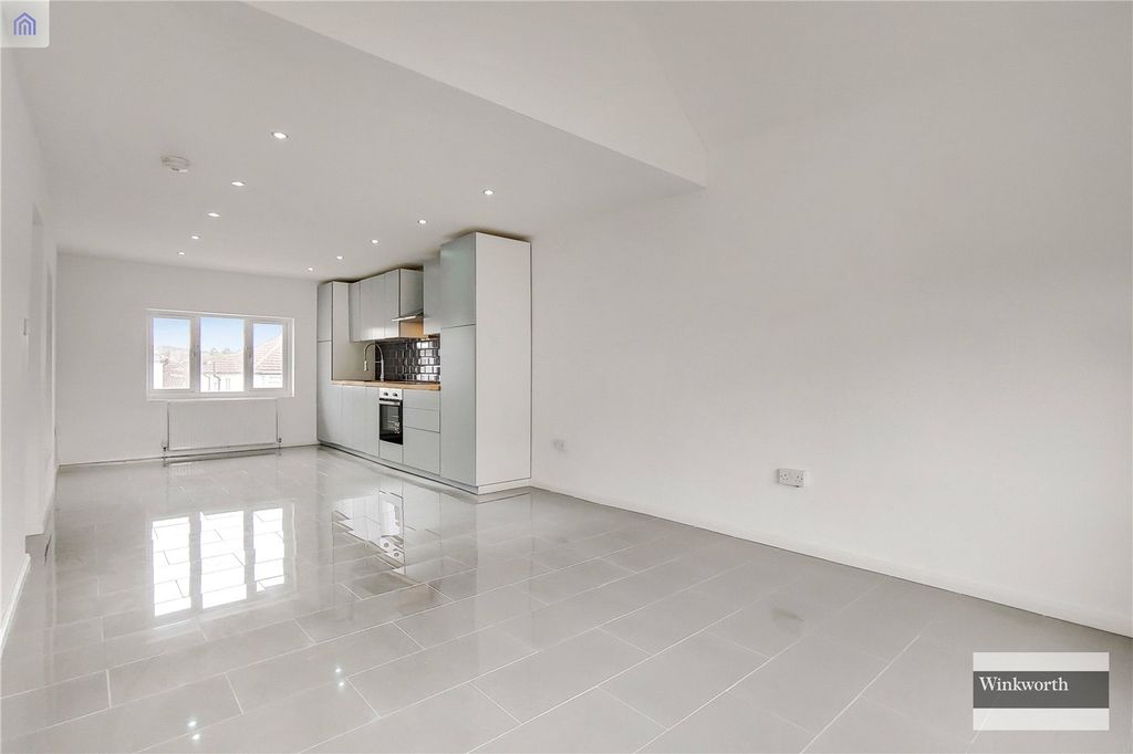 Property photo 2 of 10 Lounge