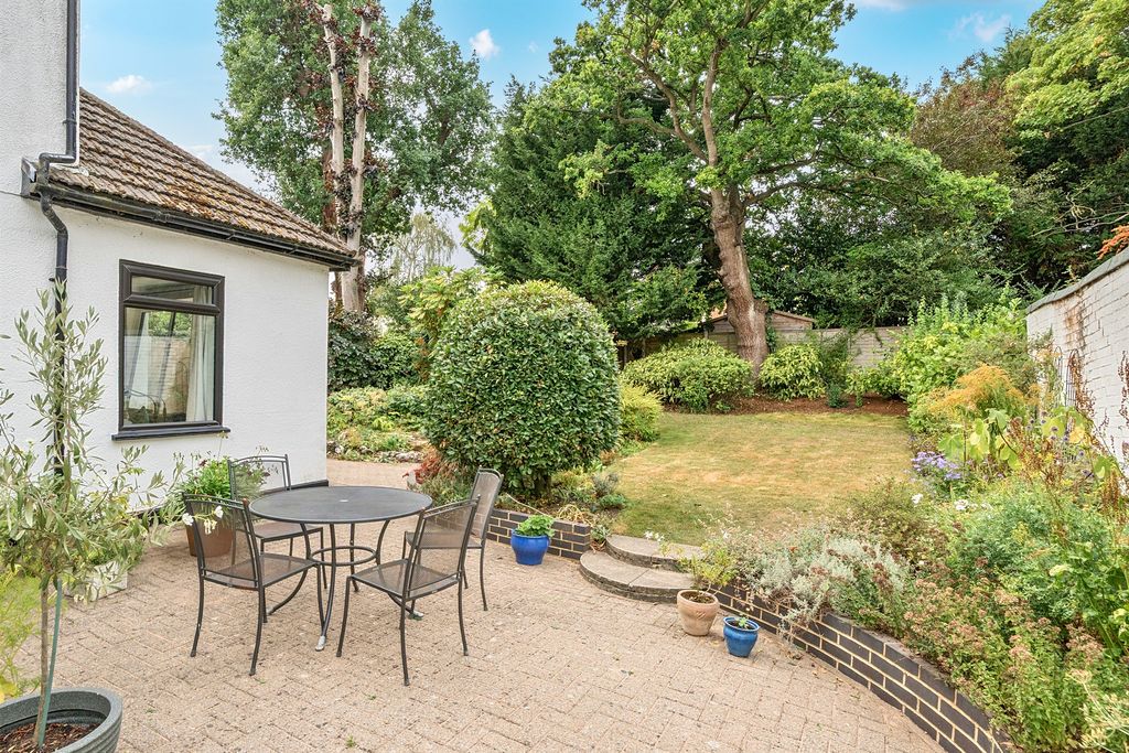 Property photo 2 of 12