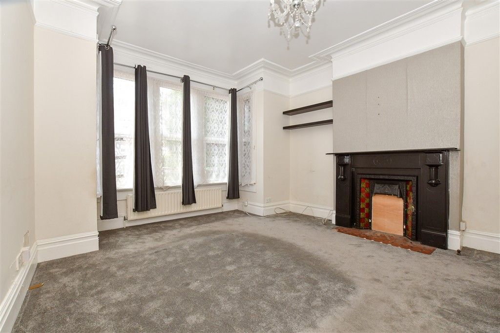 Property photo 2 of 13 Lounge