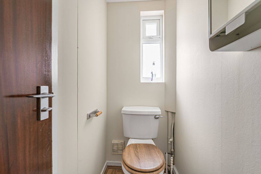 Property photo 2 of 28