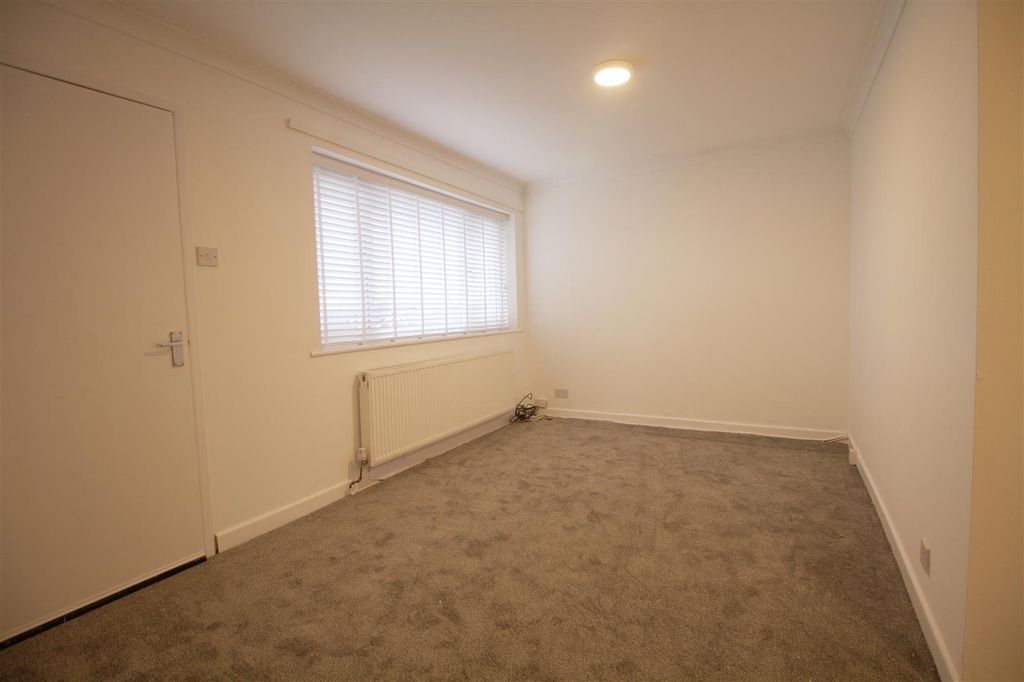 Property photo 2 of 7 Lounge.Jpg