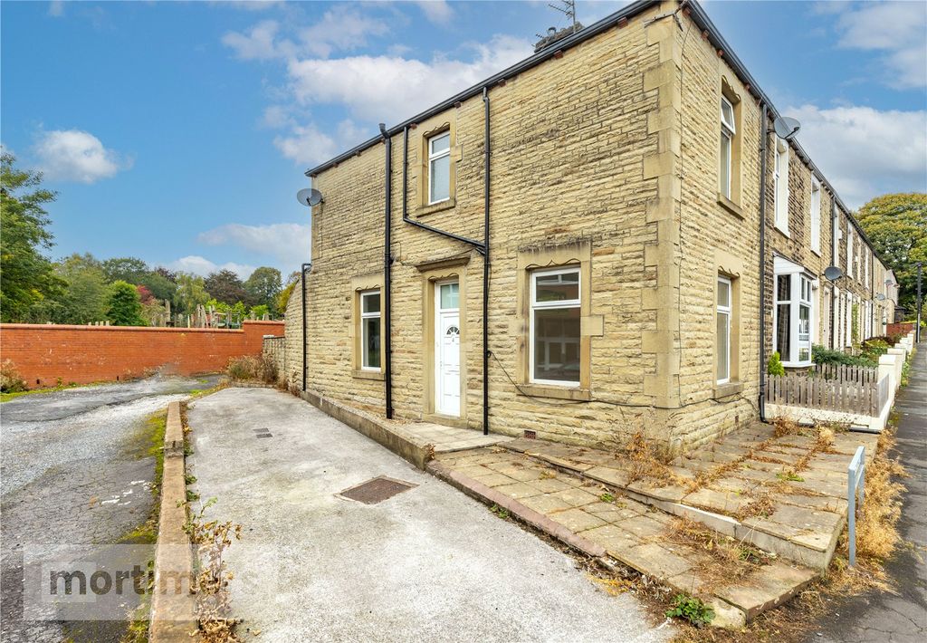 Property photo 1 of 17 Front External