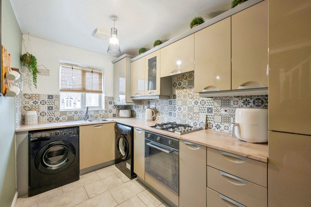 Property photo 3 of 21