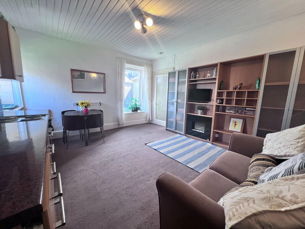 Property photo 1 of 13 Living Room/Kitchen