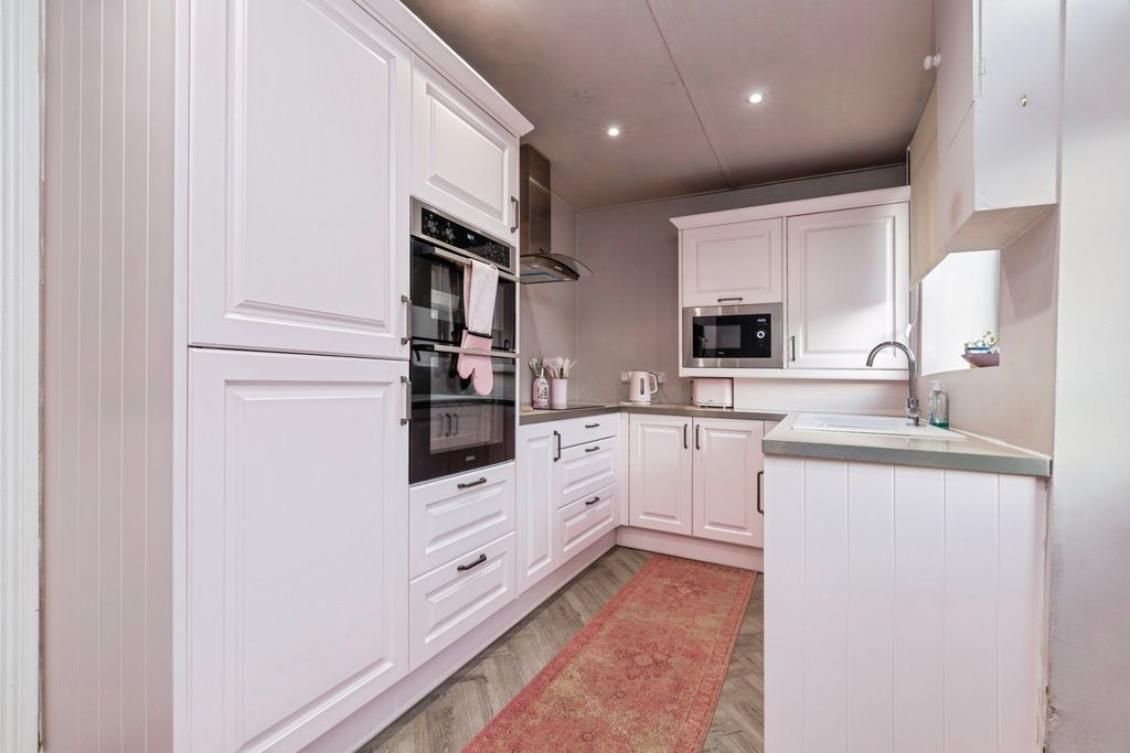 Property photo 3 of 17 Photo