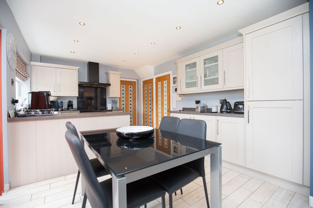 Property photo 3 of 29 Untitled-9